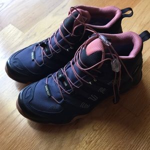 Adidas Gortex Women’s Hiking Boot Size 7